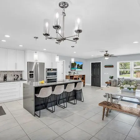 Salt Water Heated Pool Home With A Tiki Bar, A Garage Game Room And 4 Bikes